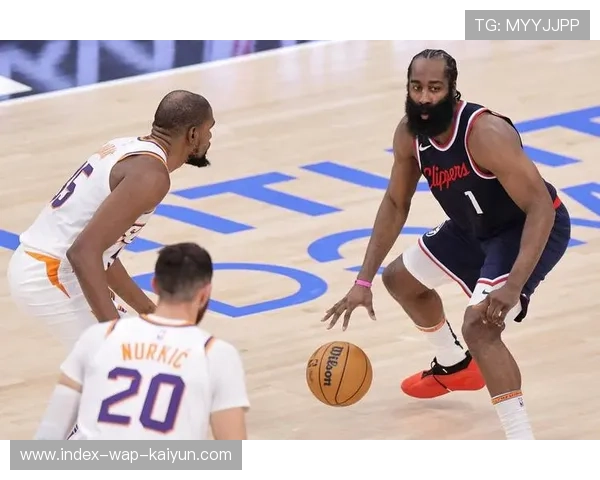 快船队哈登缺席时伦纳德主导进攻,防守效率持续提升 快船队哈登缺席时伦纳德主导进攻,防守效率持续提升